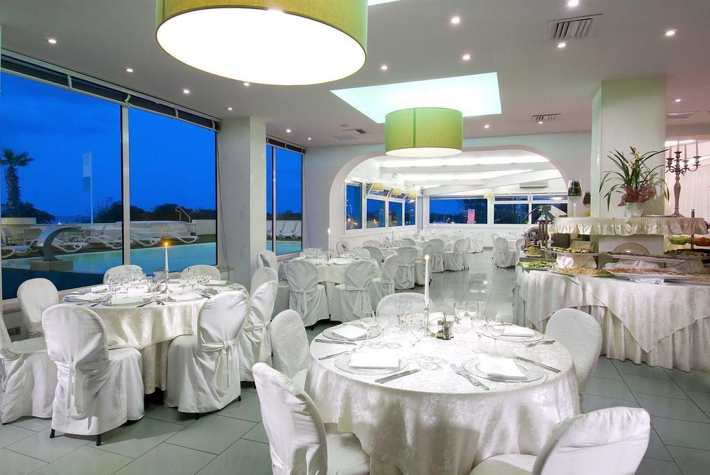 Hotel Mediterraneo Riccione Buitenkant foto